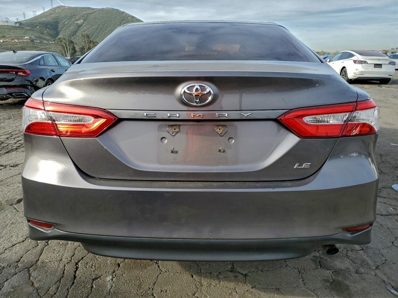 2018 TOYOTA CAMRY L photo 6