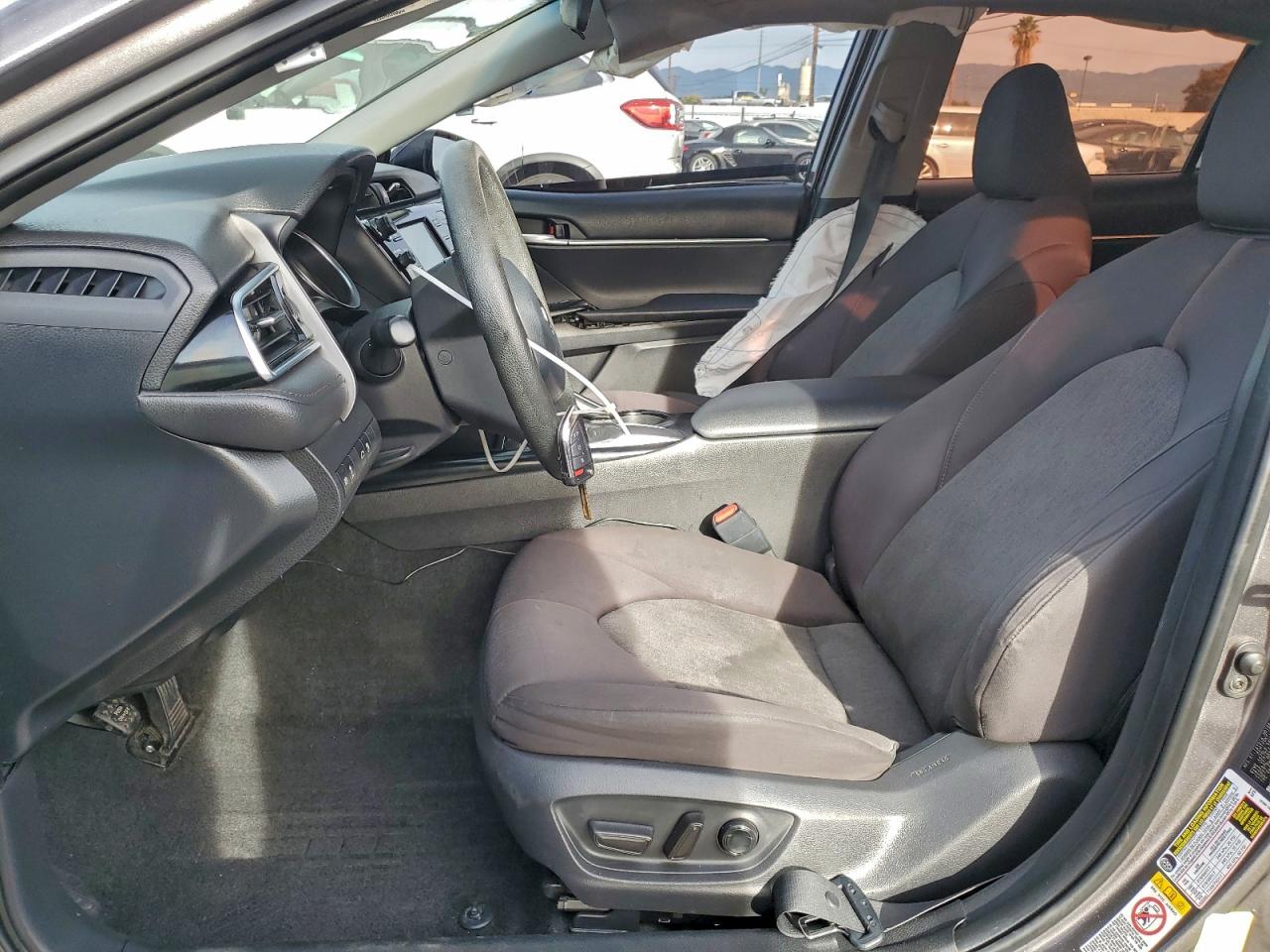 2018 TOYOTA CAMRY L photo 7