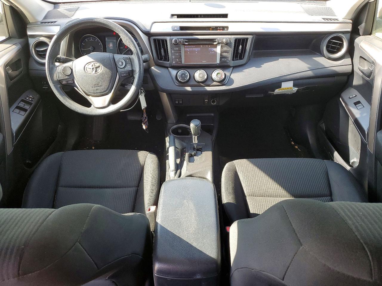 2018 TOYOTA RAV4 LE photo 8