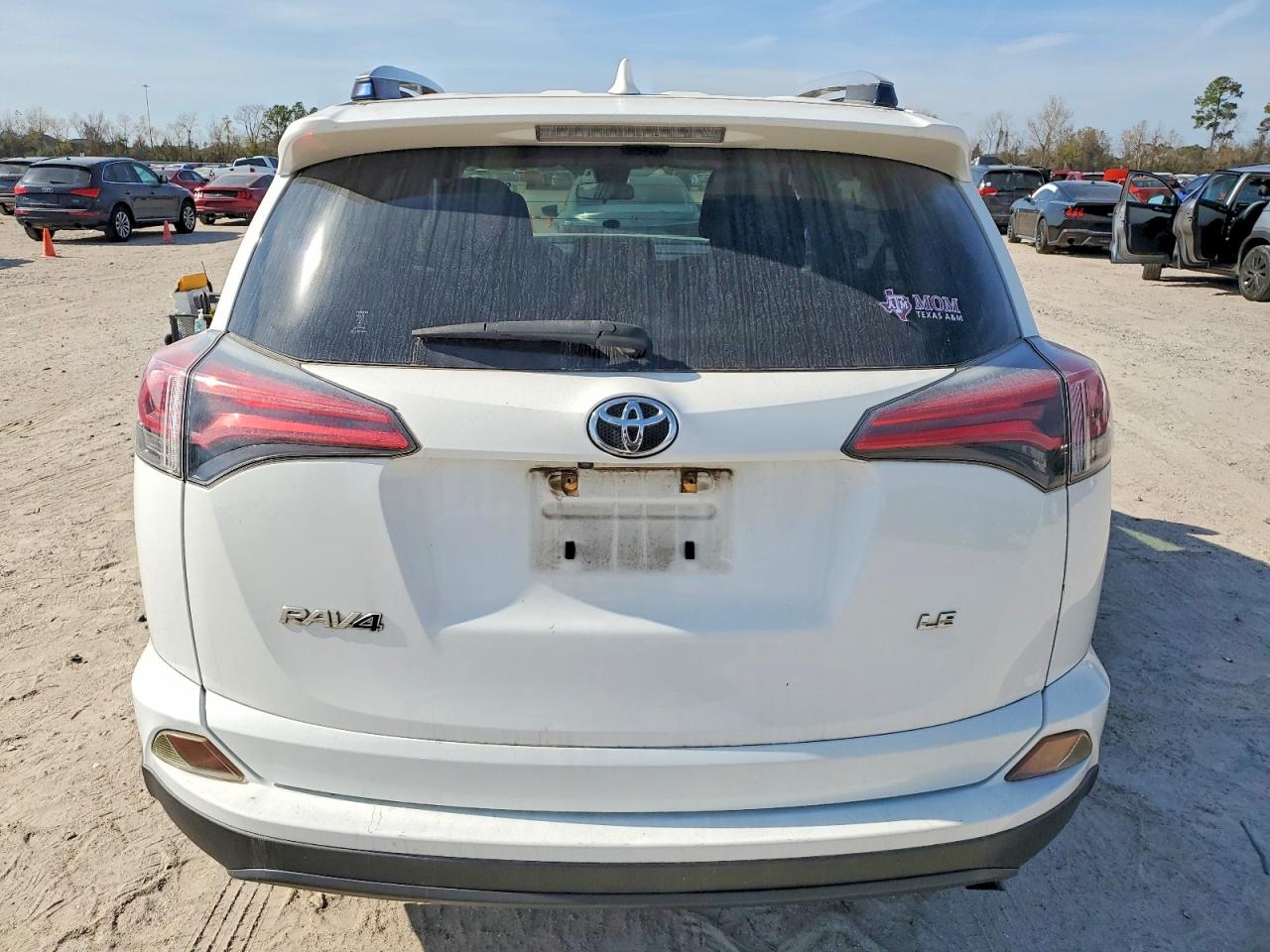 2018 TOYOTA RAV4 LE photo 6