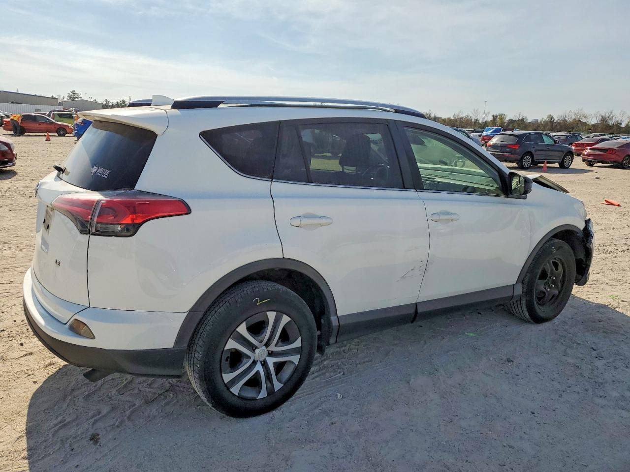 2018 TOYOTA RAV4 LE photo 3