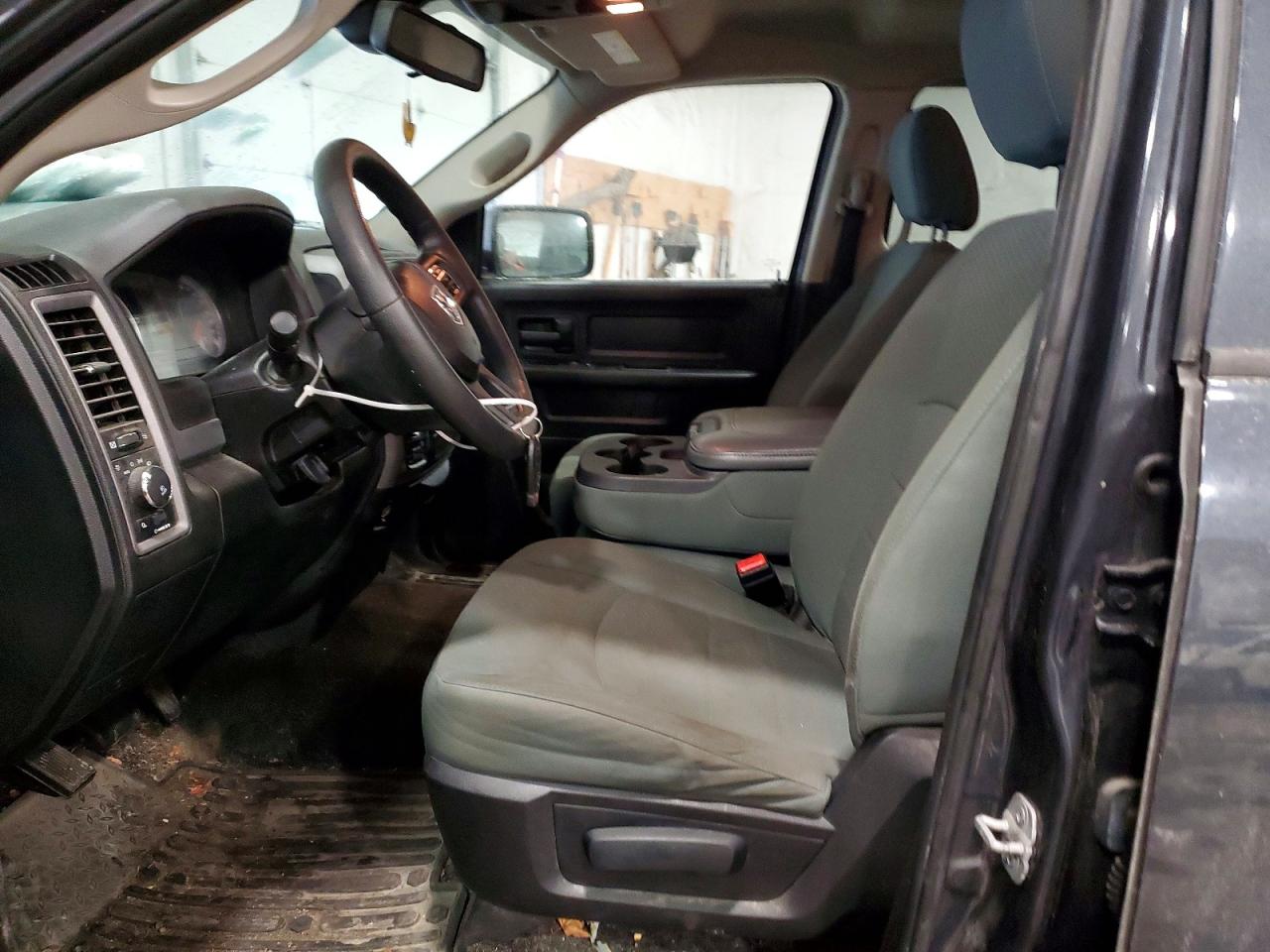 2014 RAM 1500 ST photo 7