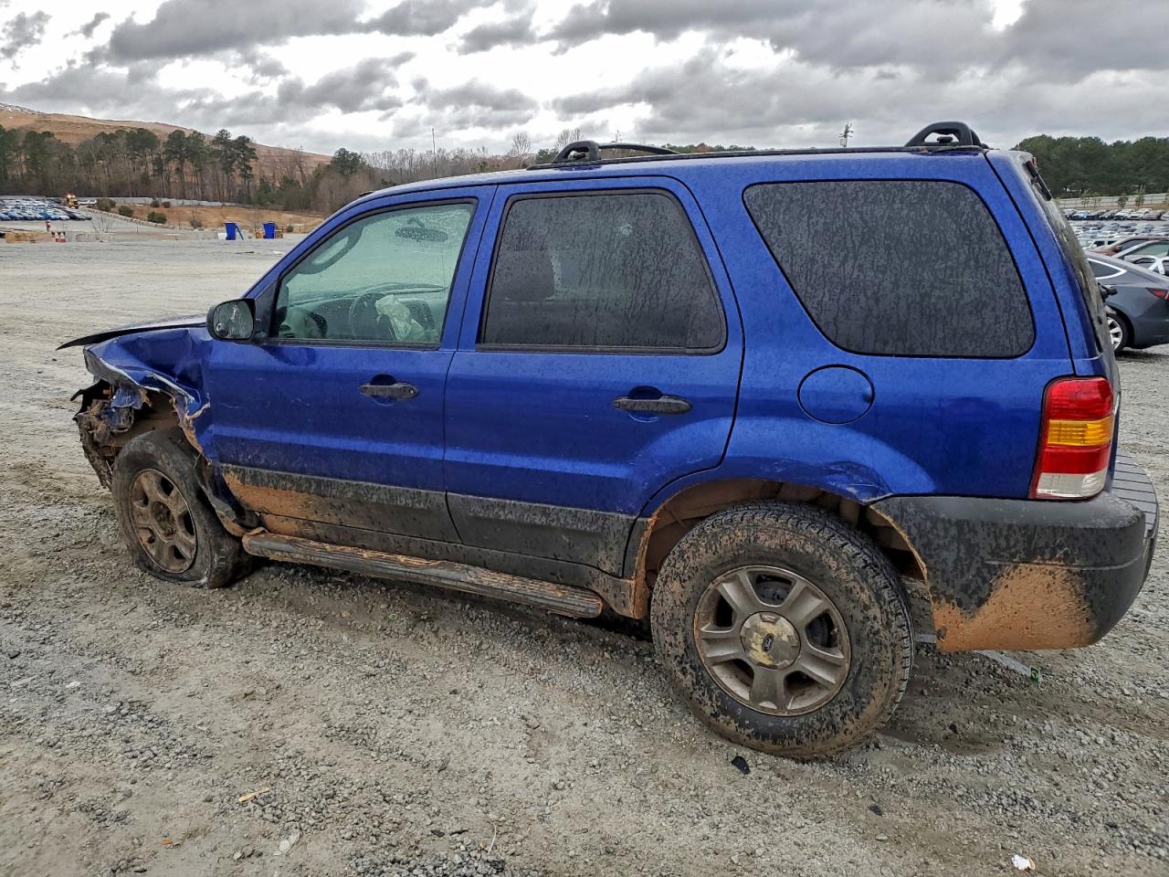 2005 FORD ESCAPE XLS photo 2