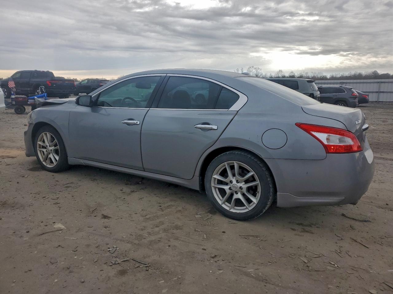2009 NISSAN MAXIMA S photo 2