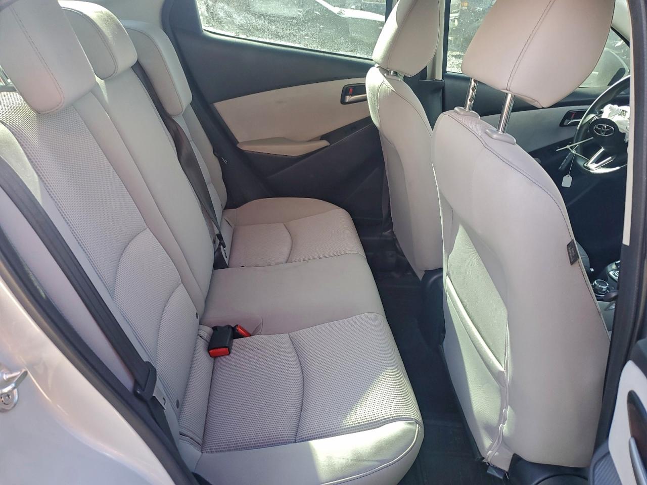 2019 TOYOTA YARIS L photo 10