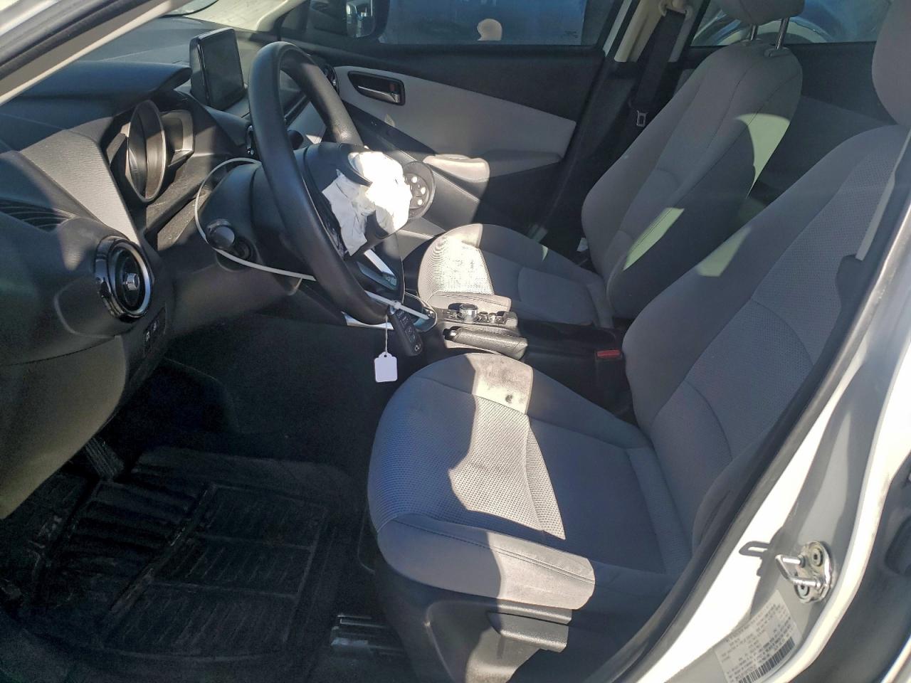2019 TOYOTA YARIS L photo 7