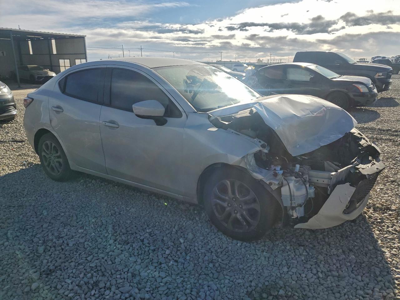 2019 TOYOTA YARIS L photo 4