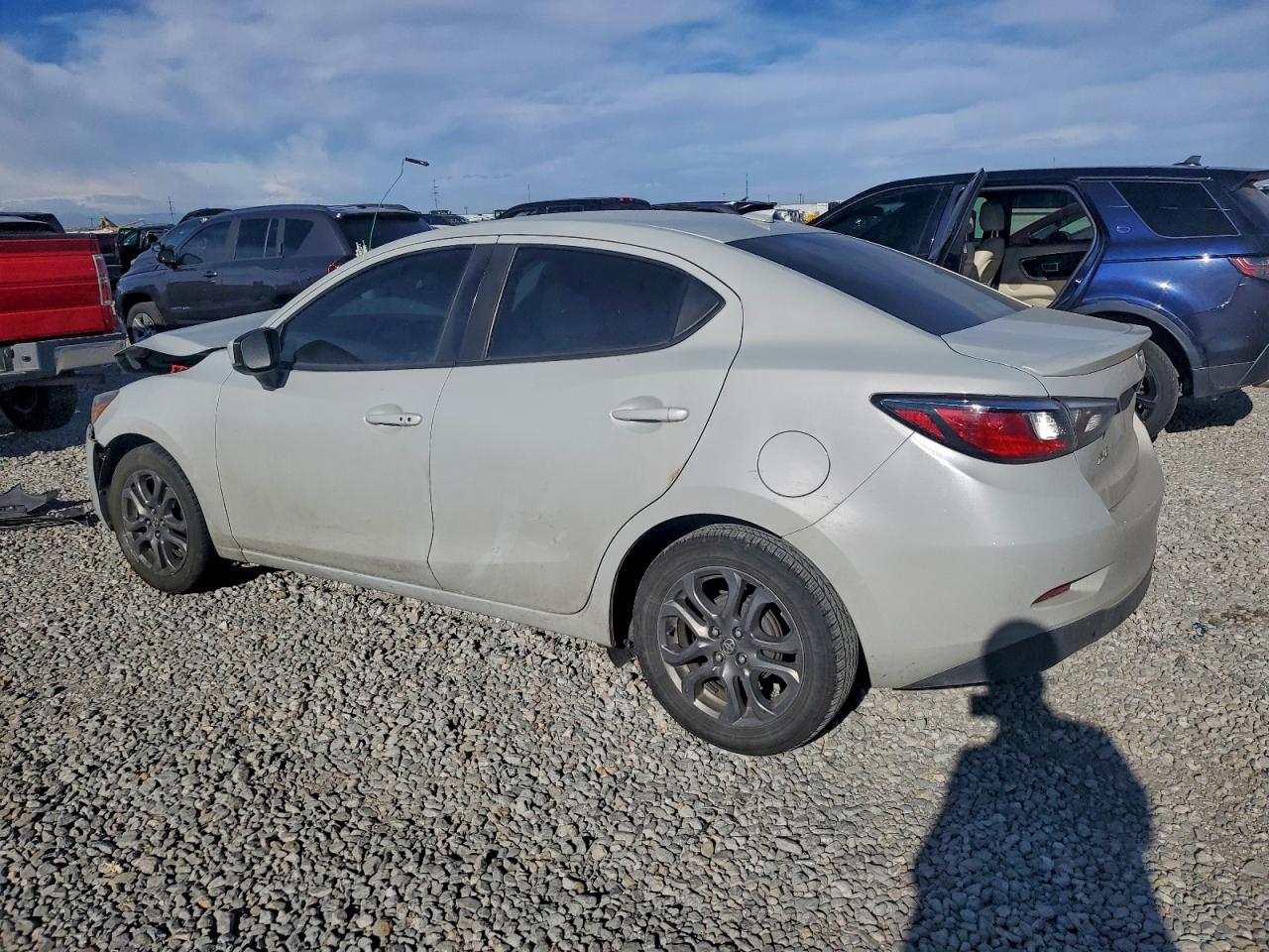2019 TOYOTA YARIS L photo 2