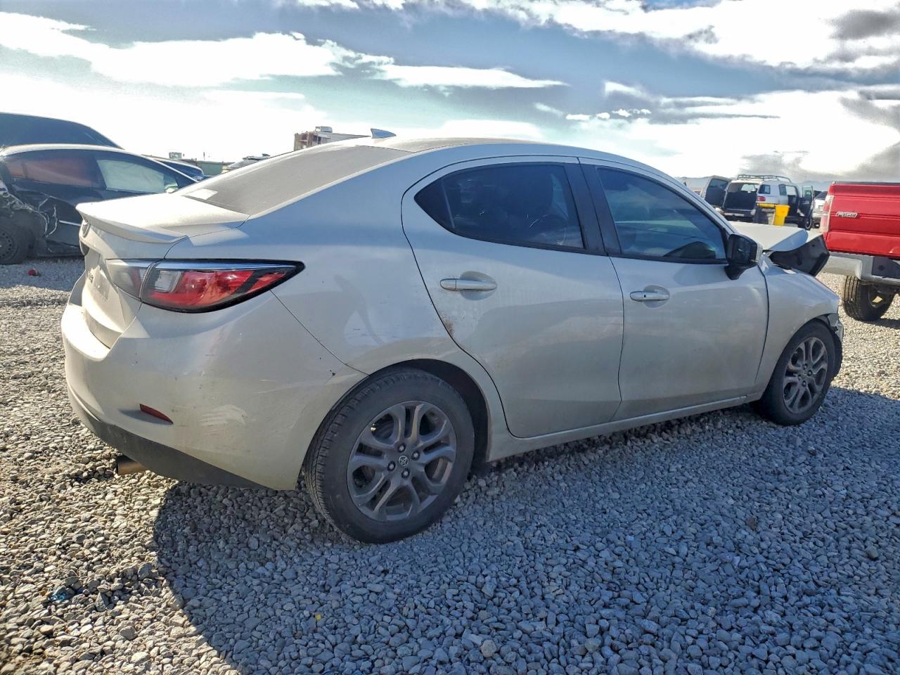 2019 TOYOTA YARIS L photo 3