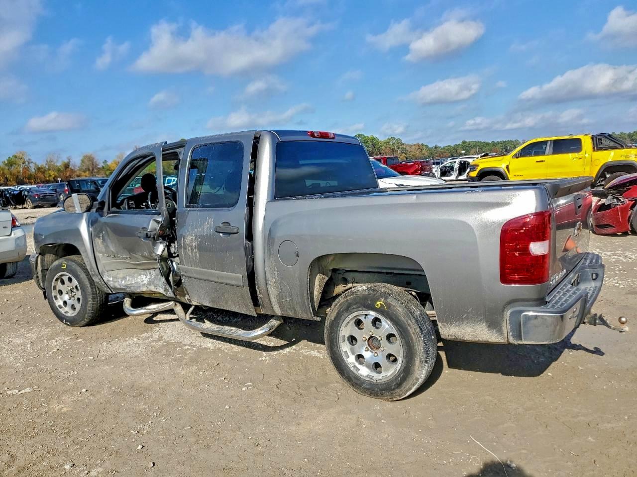 2007 CHEVROLET SILVERADO C1500 CREW CAB photo 2
