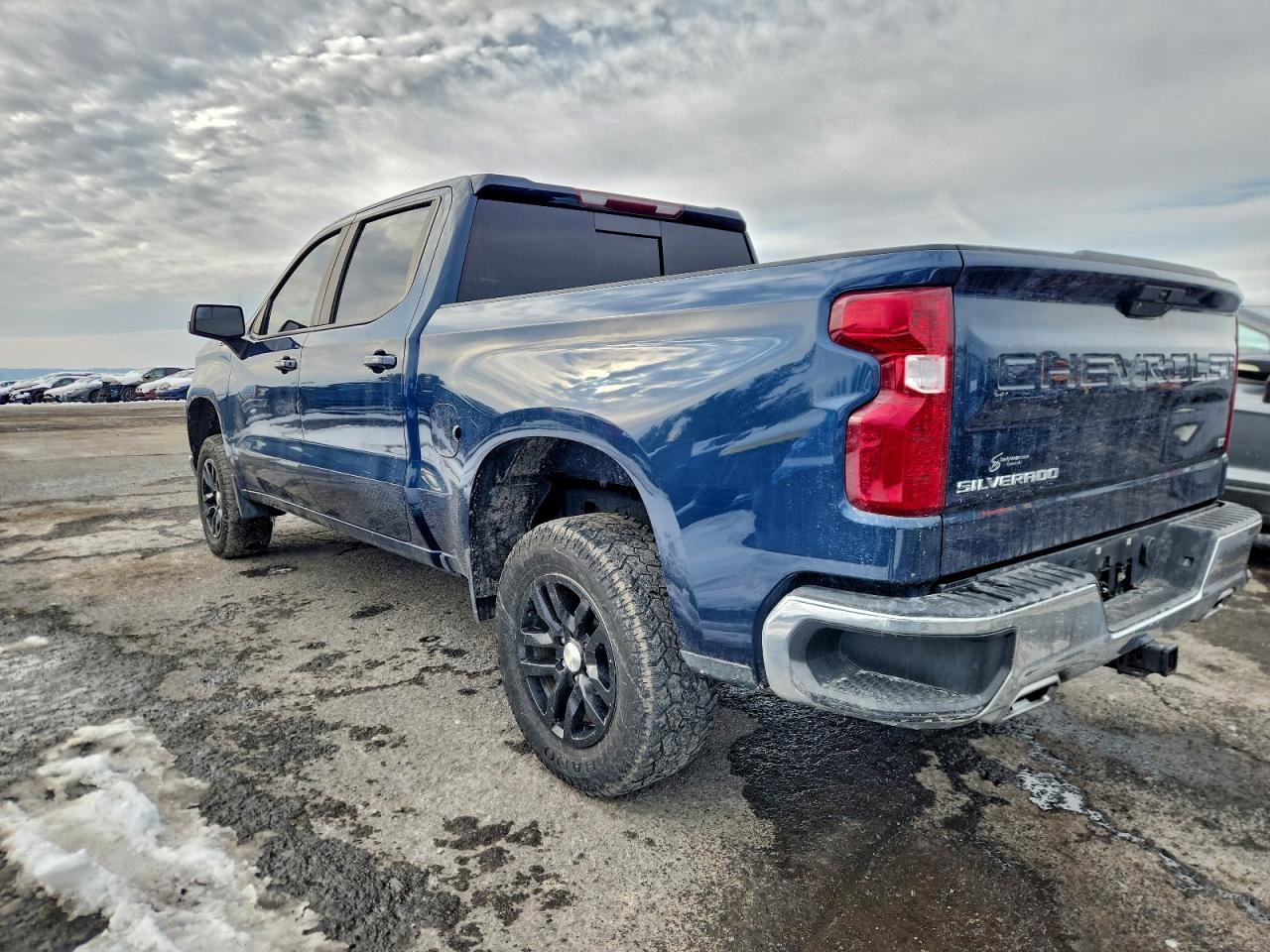 2021 CHEVROLET SILVERADO K1500 LT photo 2