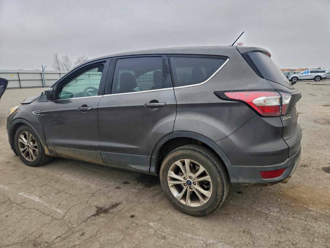 2017 FORD ESCAPE SE photo 2