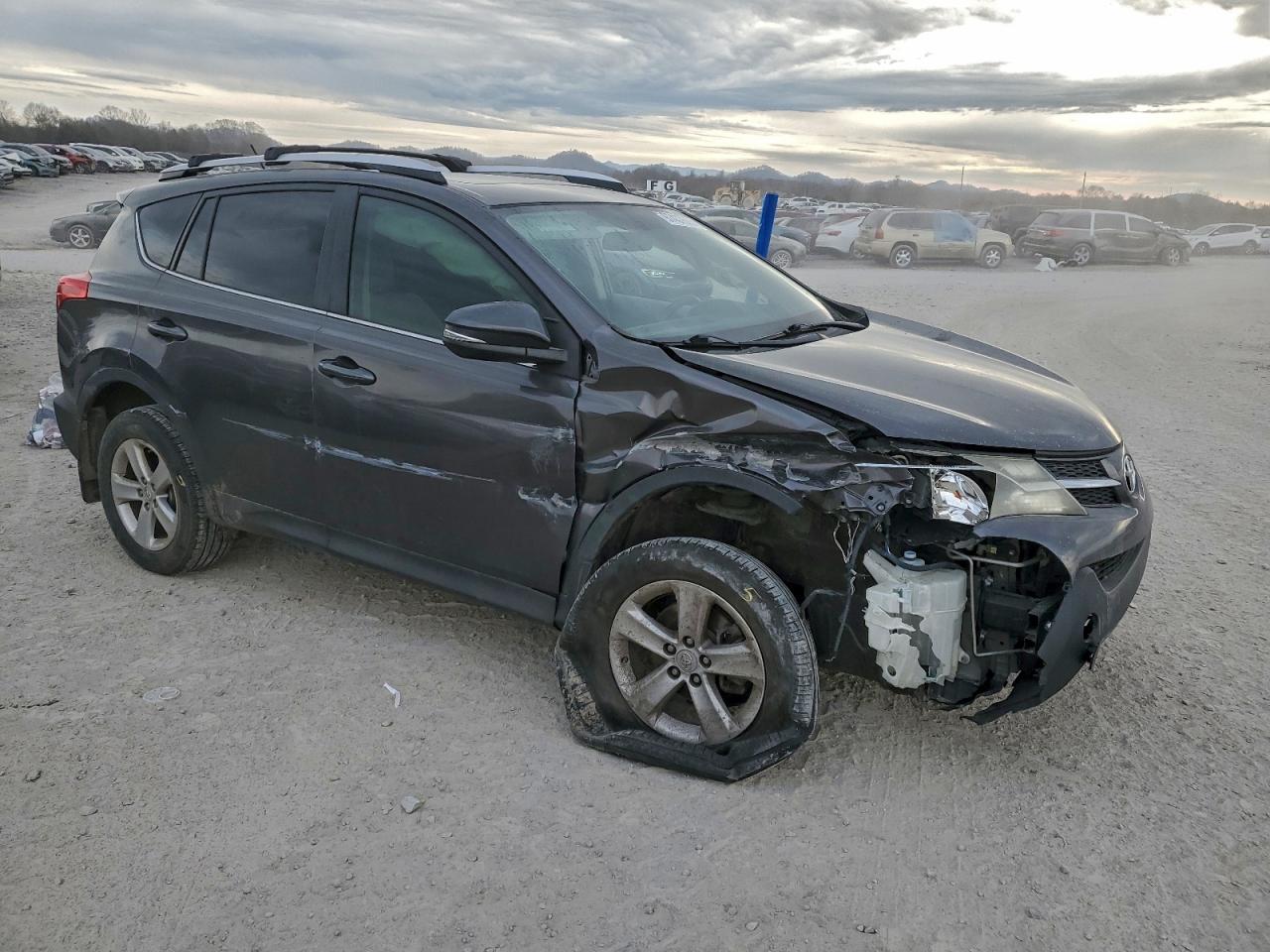 2013 TOYOTA RAV4 XLE photo 4