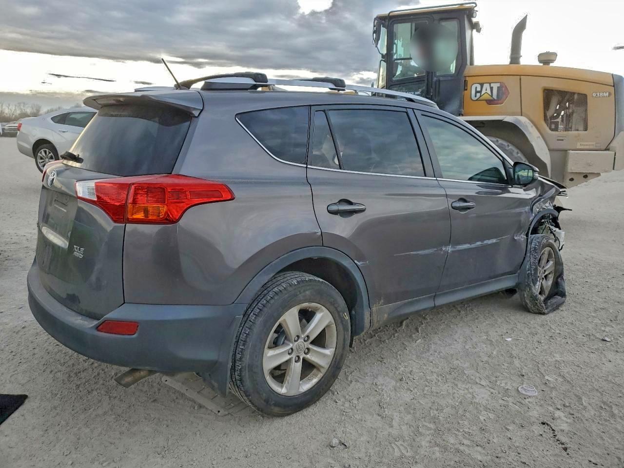 2013 TOYOTA RAV4 XLE photo 3