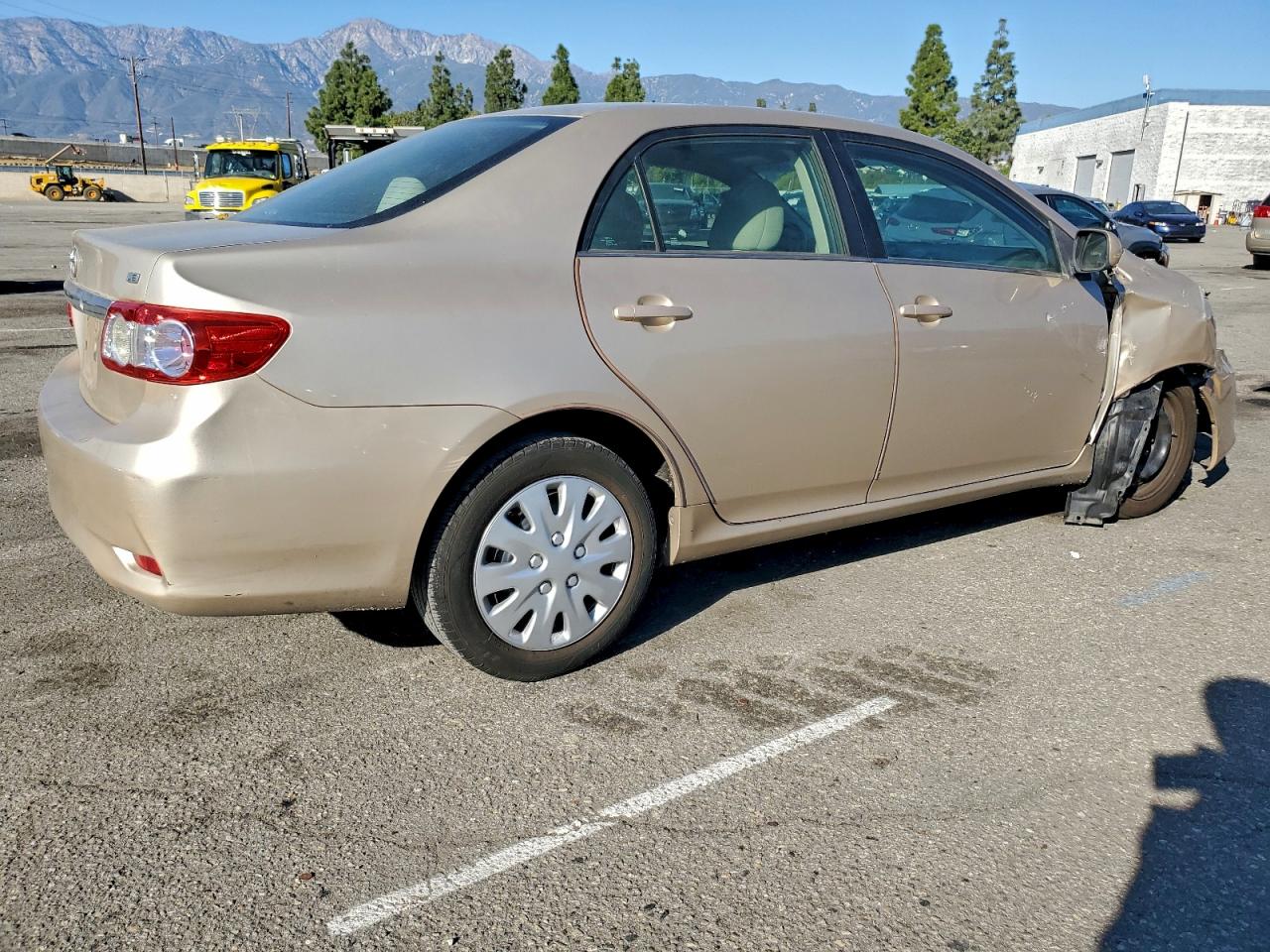 2013 TOYOTA COROLLA BASE photo 3