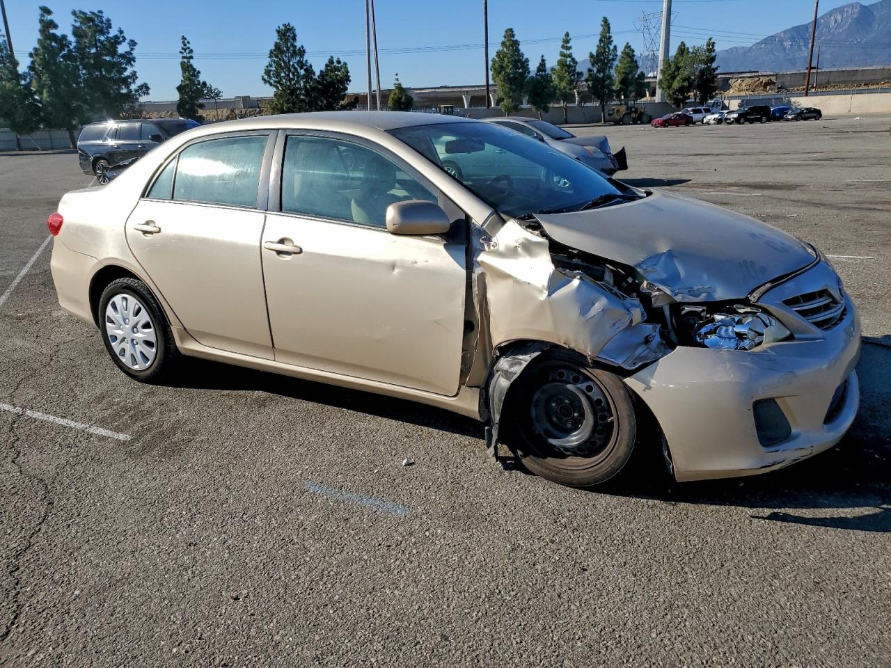 2013 TOYOTA COROLLA BASE photo 4