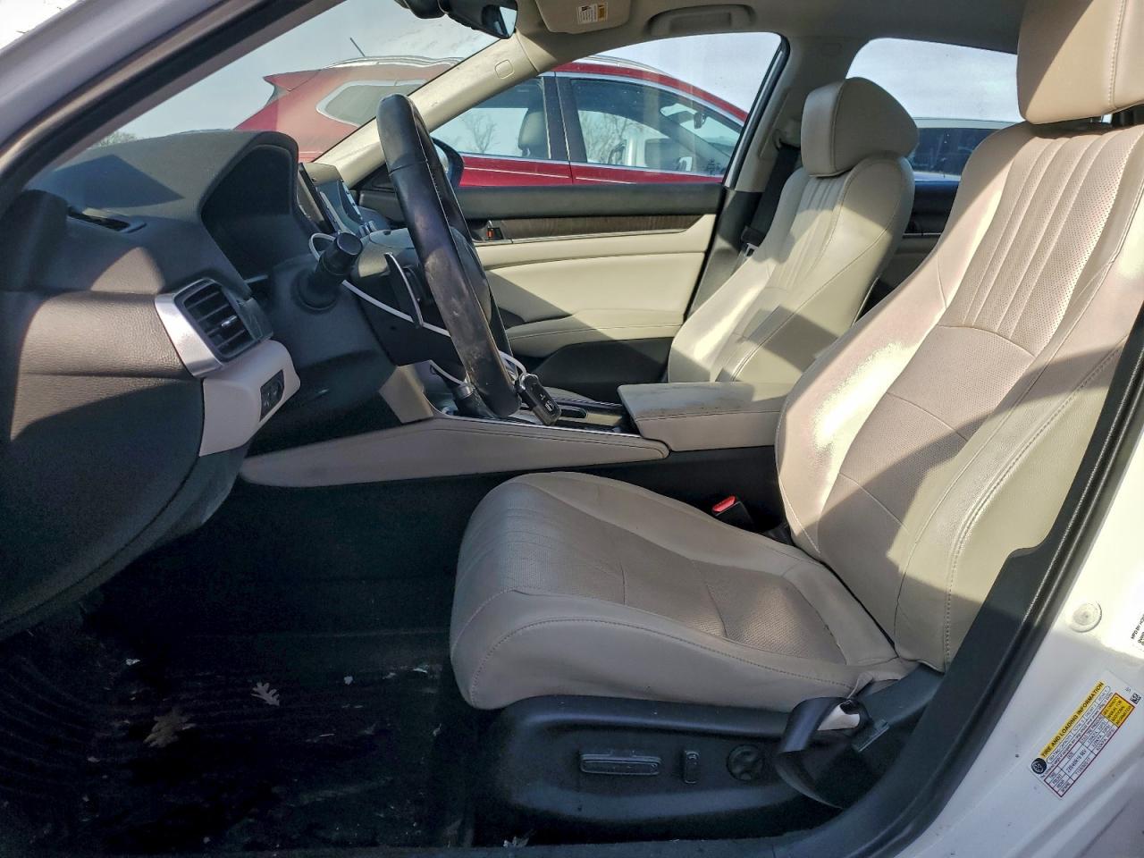 2018 HONDA ACCORD TOURING photo 7
