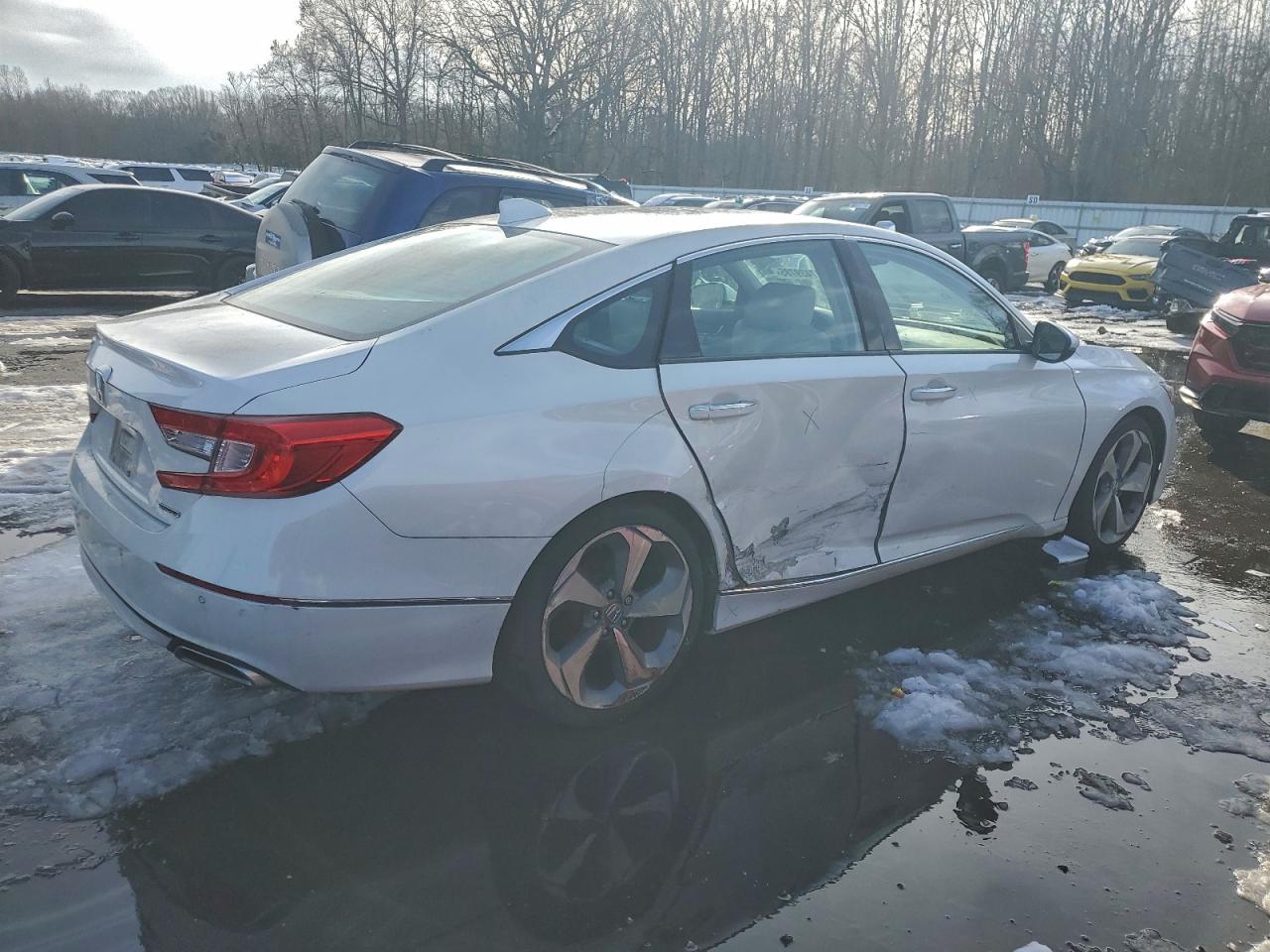 2018 HONDA ACCORD TOURING photo 3