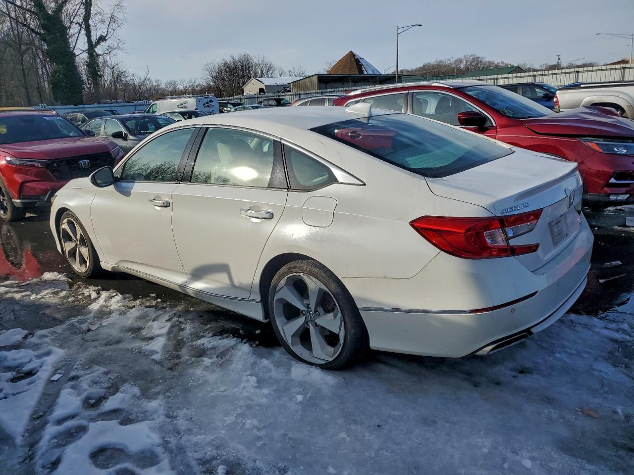 2018 HONDA ACCORD TOURING photo 2