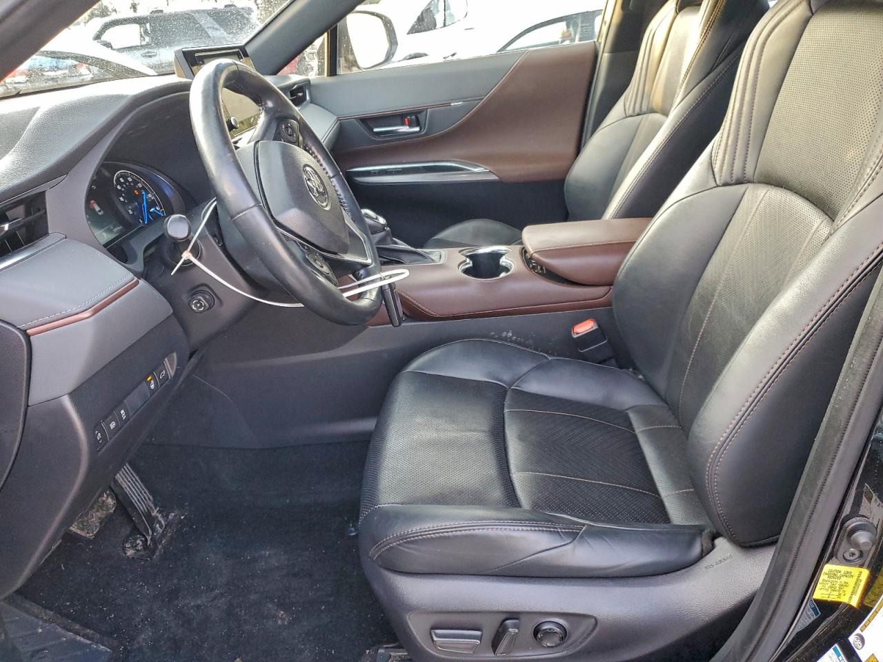 2021 TOYOTA VENZA LE photo 7