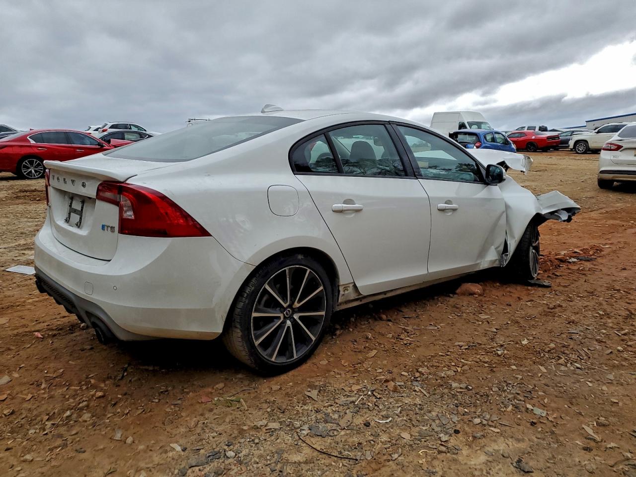 2017 VOLVO S60 photo 3