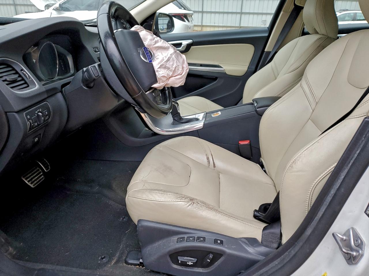 2017 VOLVO S60 photo 7