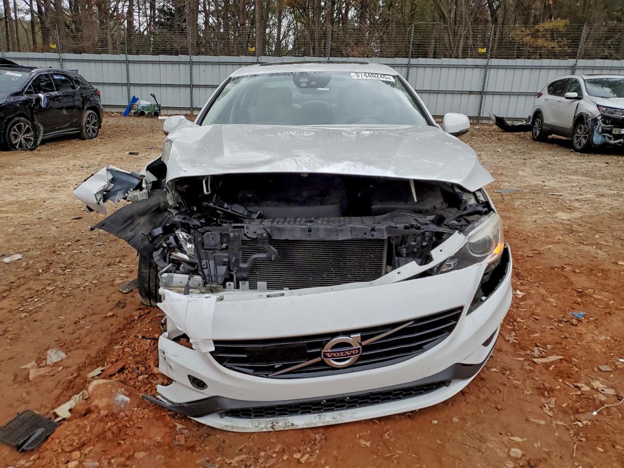 2017 VOLVO S60 photo 5