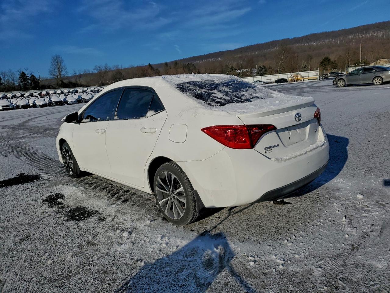 2019 TOYOTA COROLLA L photo 2