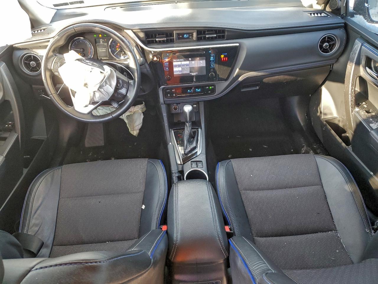 2019 TOYOTA COROLLA L photo 8