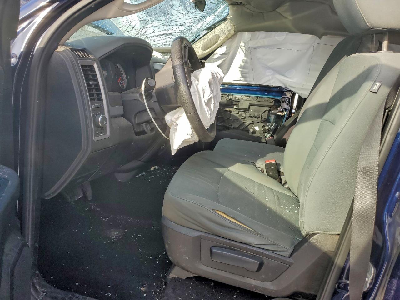 2014 RAM 1500 ST photo 7