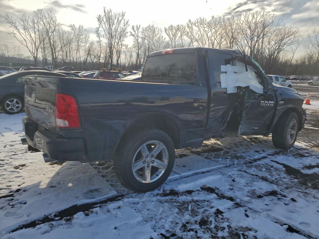 2014 RAM 1500 ST photo 3