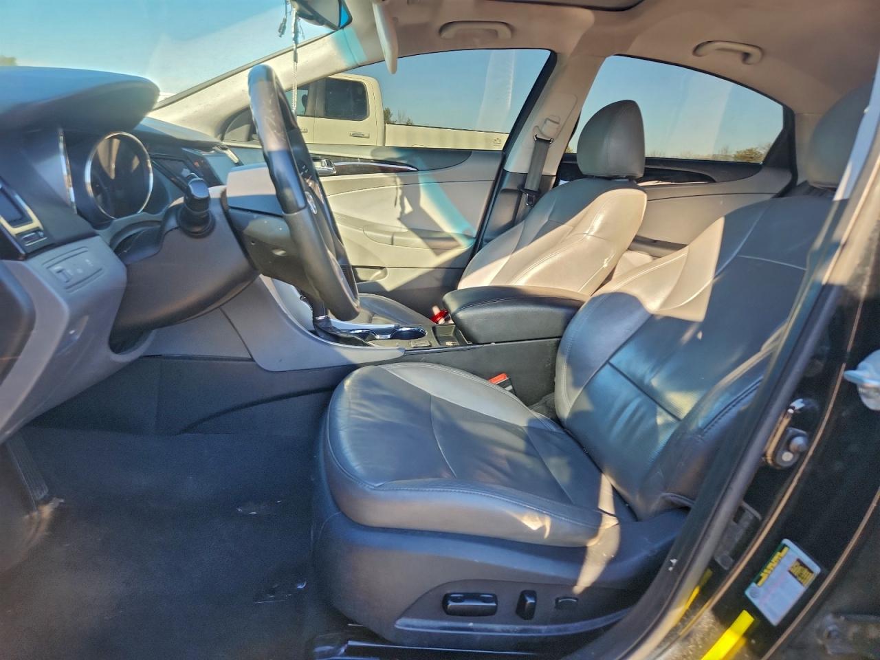 2011 HYUNDAI SONATA SE photo 7