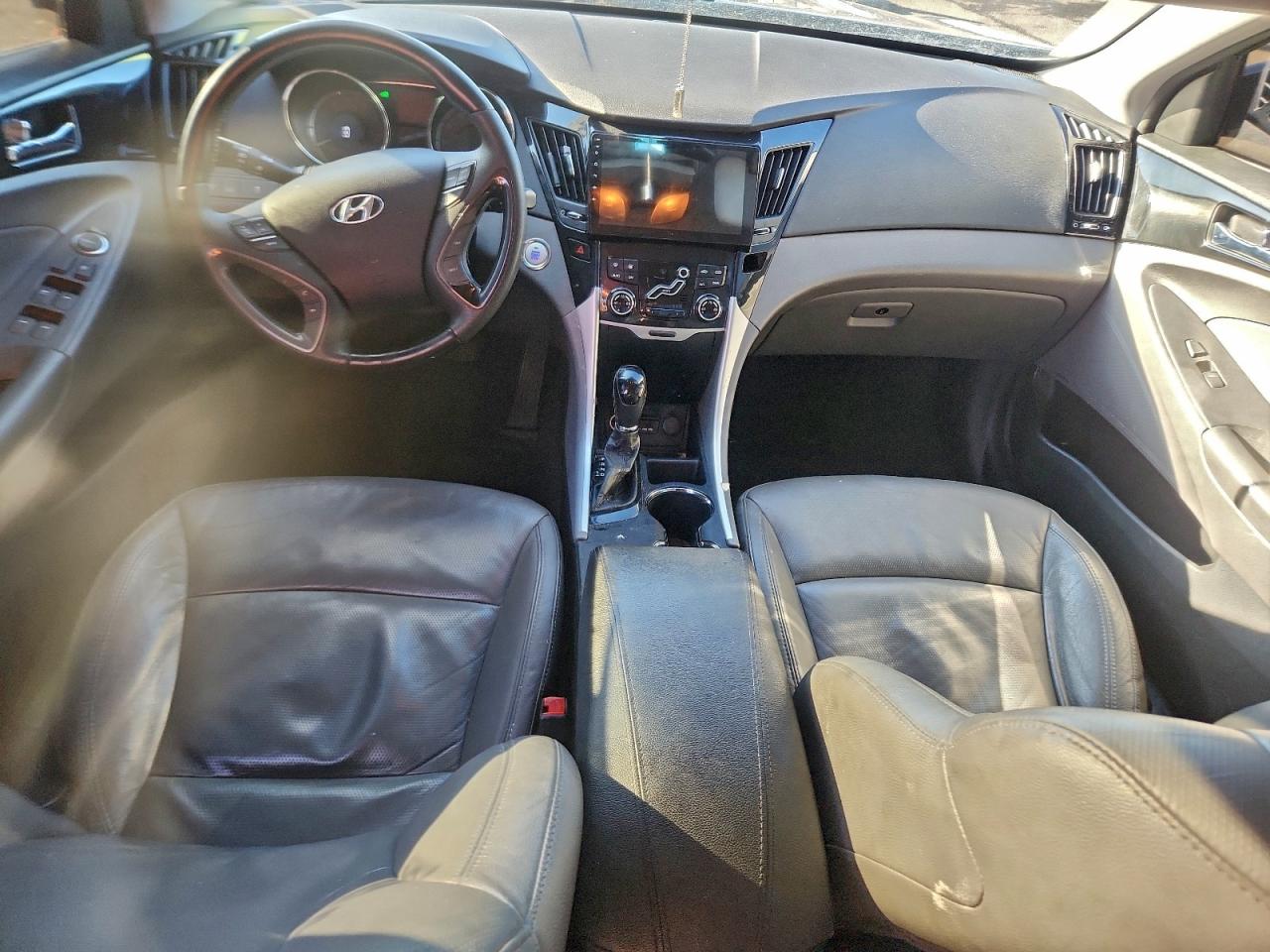 2011 HYUNDAI SONATA SE photo 8