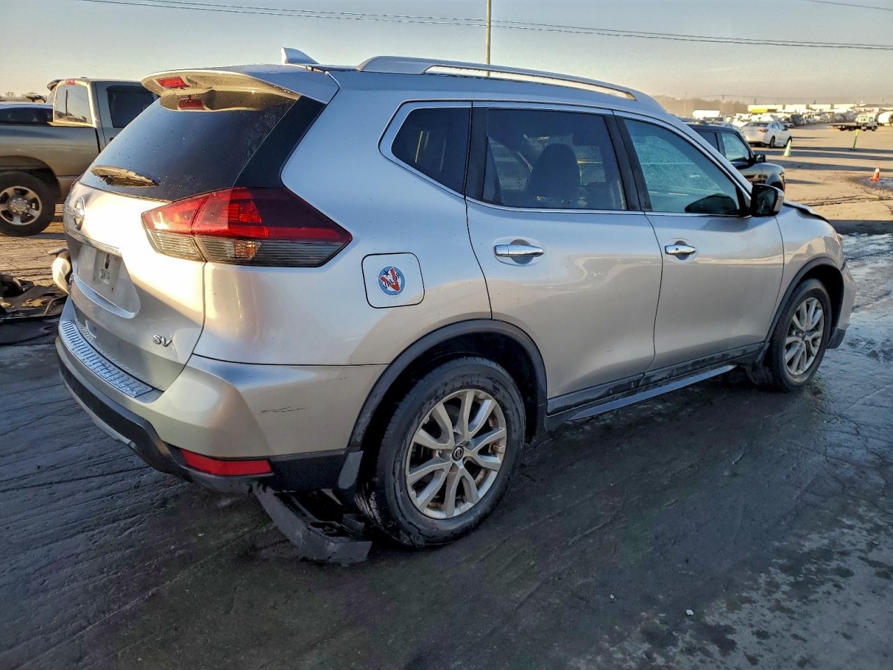 2018 NISSAN ROGUE SV photo 3