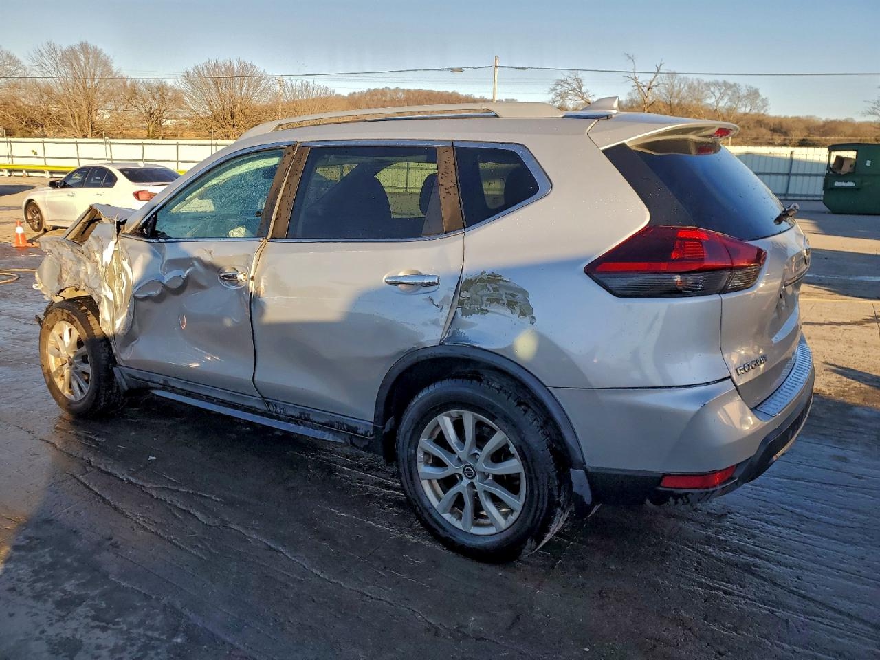 2018 NISSAN ROGUE SV photo 2