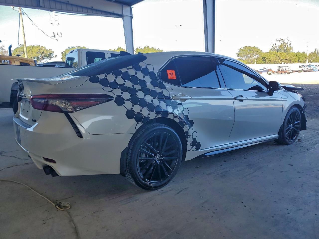 2023 TOYOTA CAMRY XSE photo 3