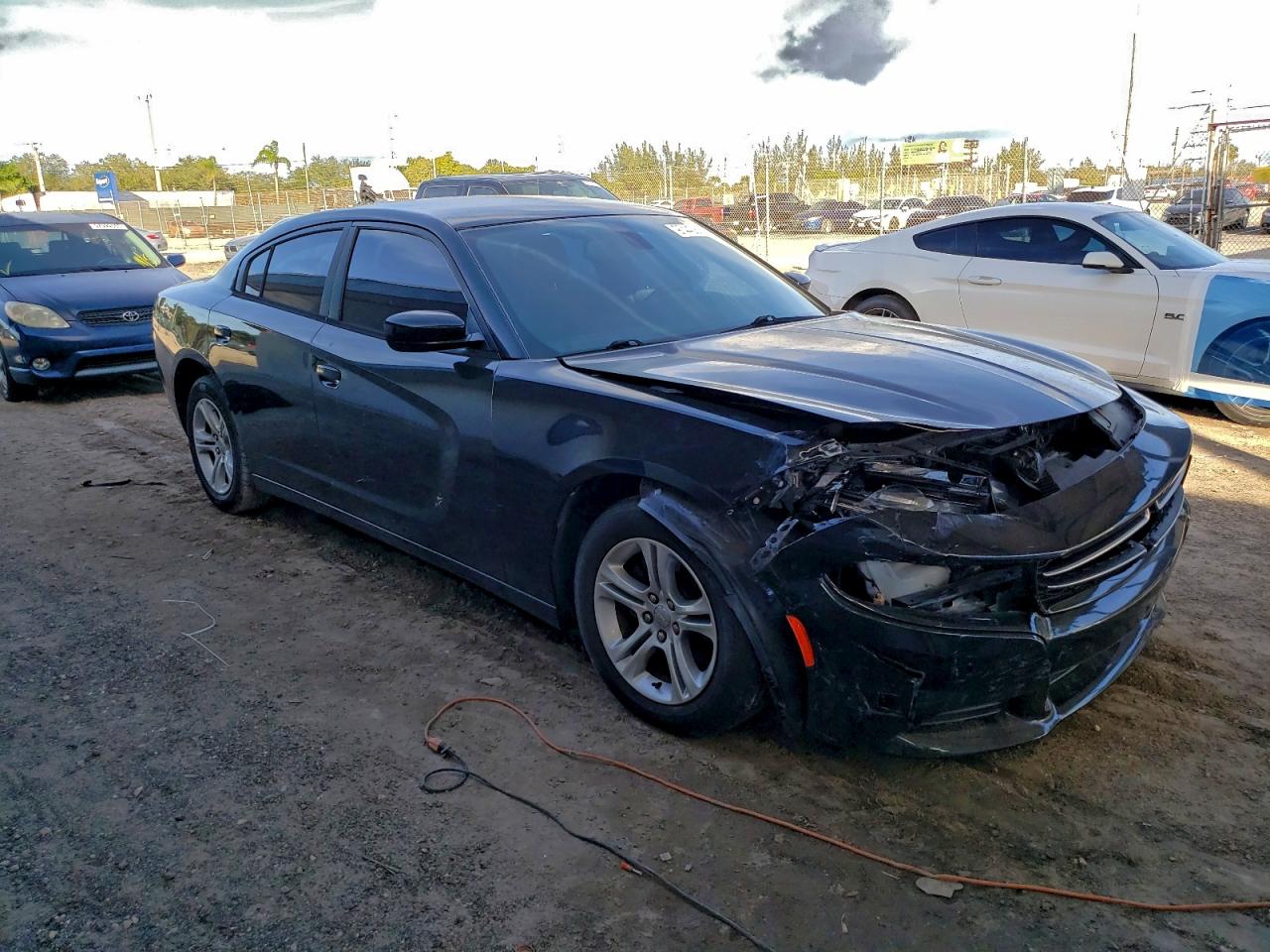 2015 DODGE CHARGER SE photo 4