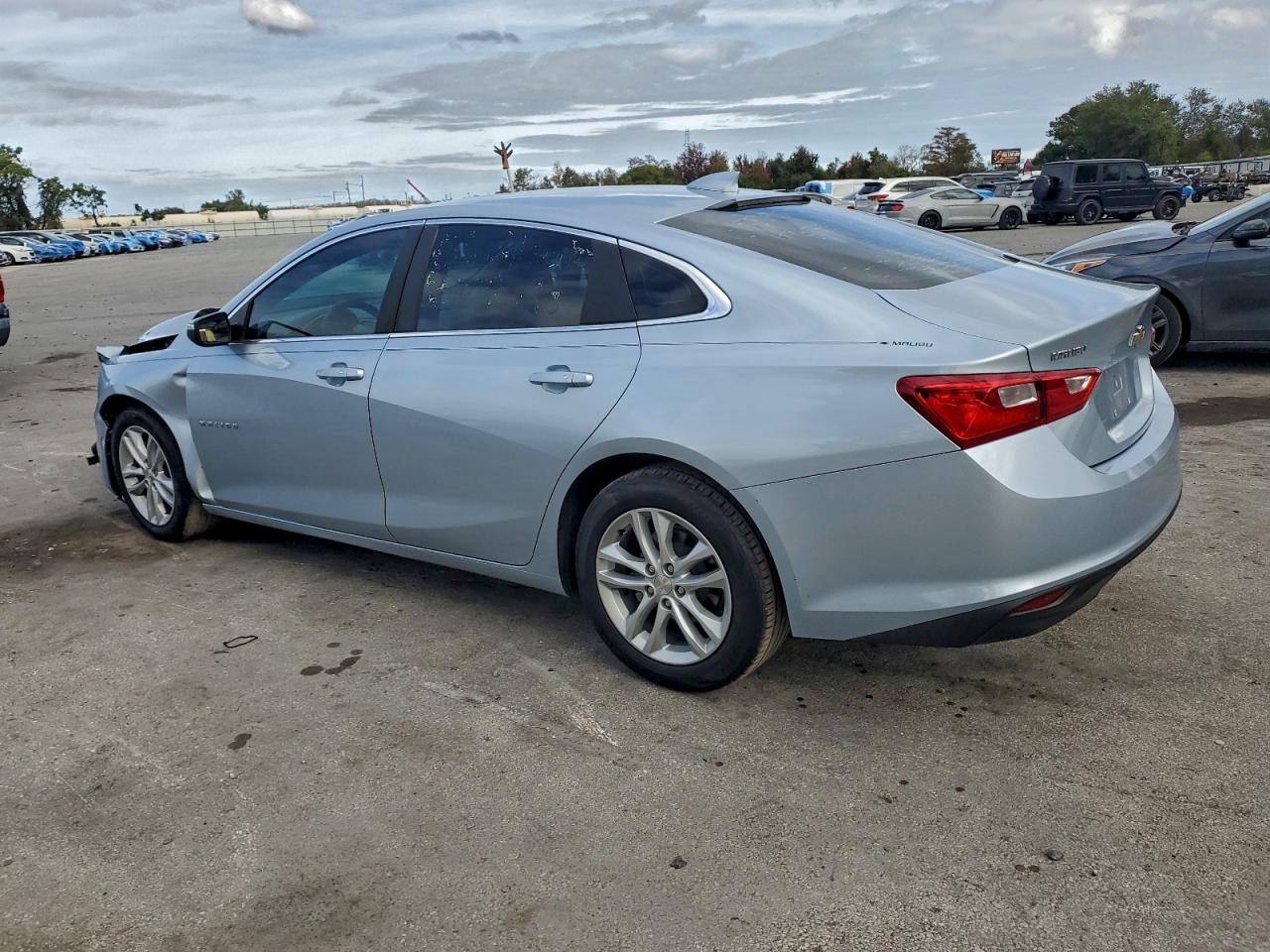 2018 CHEVROLET MALIBU LT photo 2