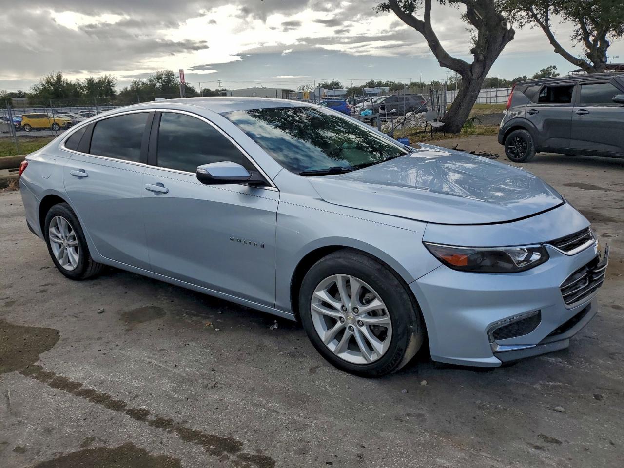 2018 CHEVROLET MALIBU LT photo 4