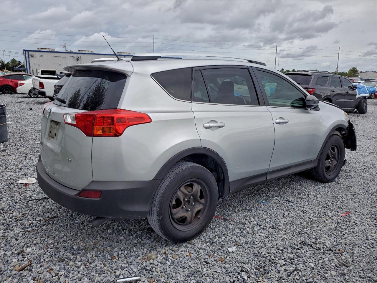 2013 TOYOTA RAV4 LE photo 3