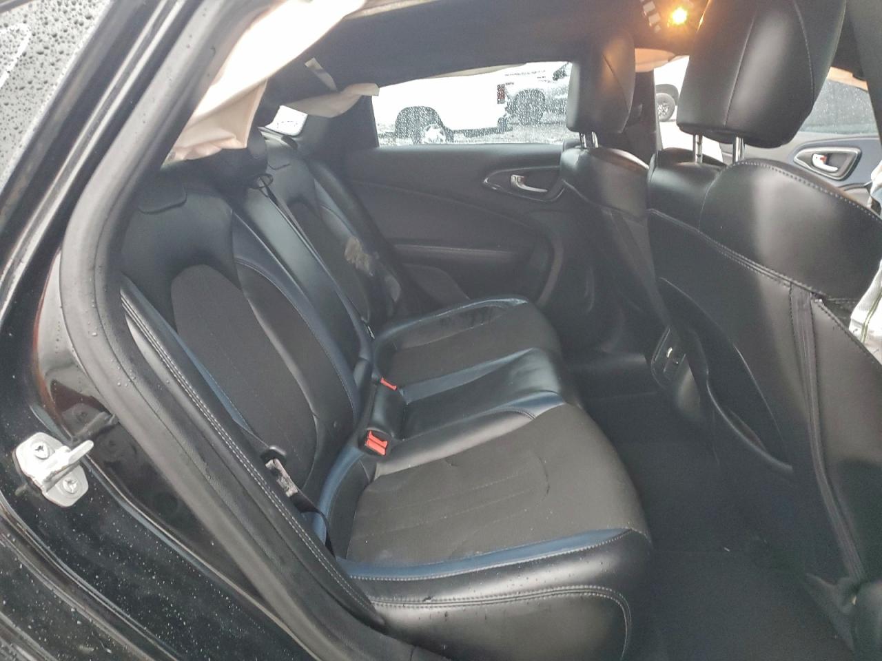 2015 CHRYSLER 200 S photo 10