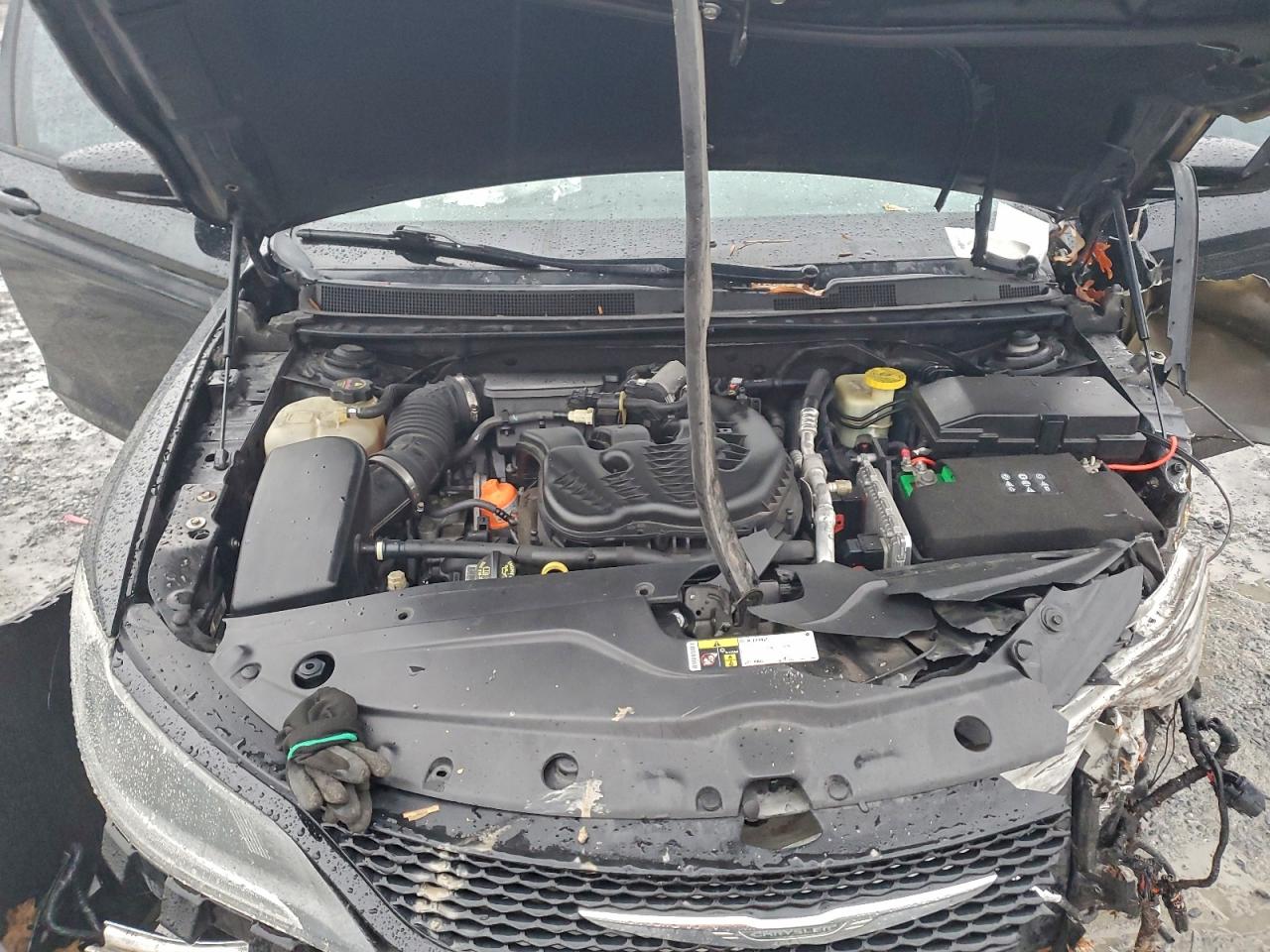 2015 CHRYSLER 200 S photo 11