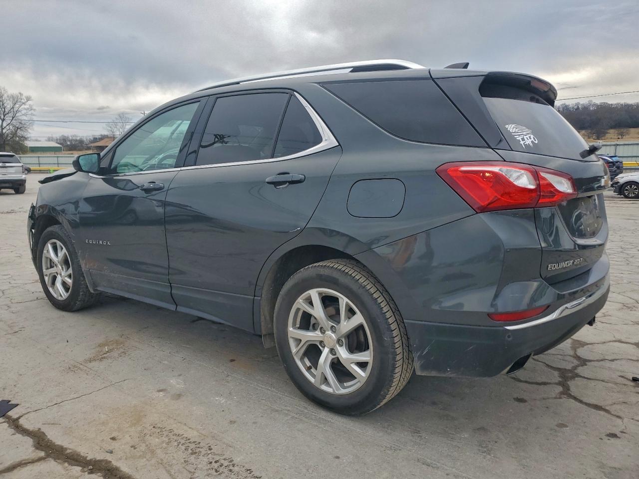 2020 CHEVROLET EQUINOX LT photo 2