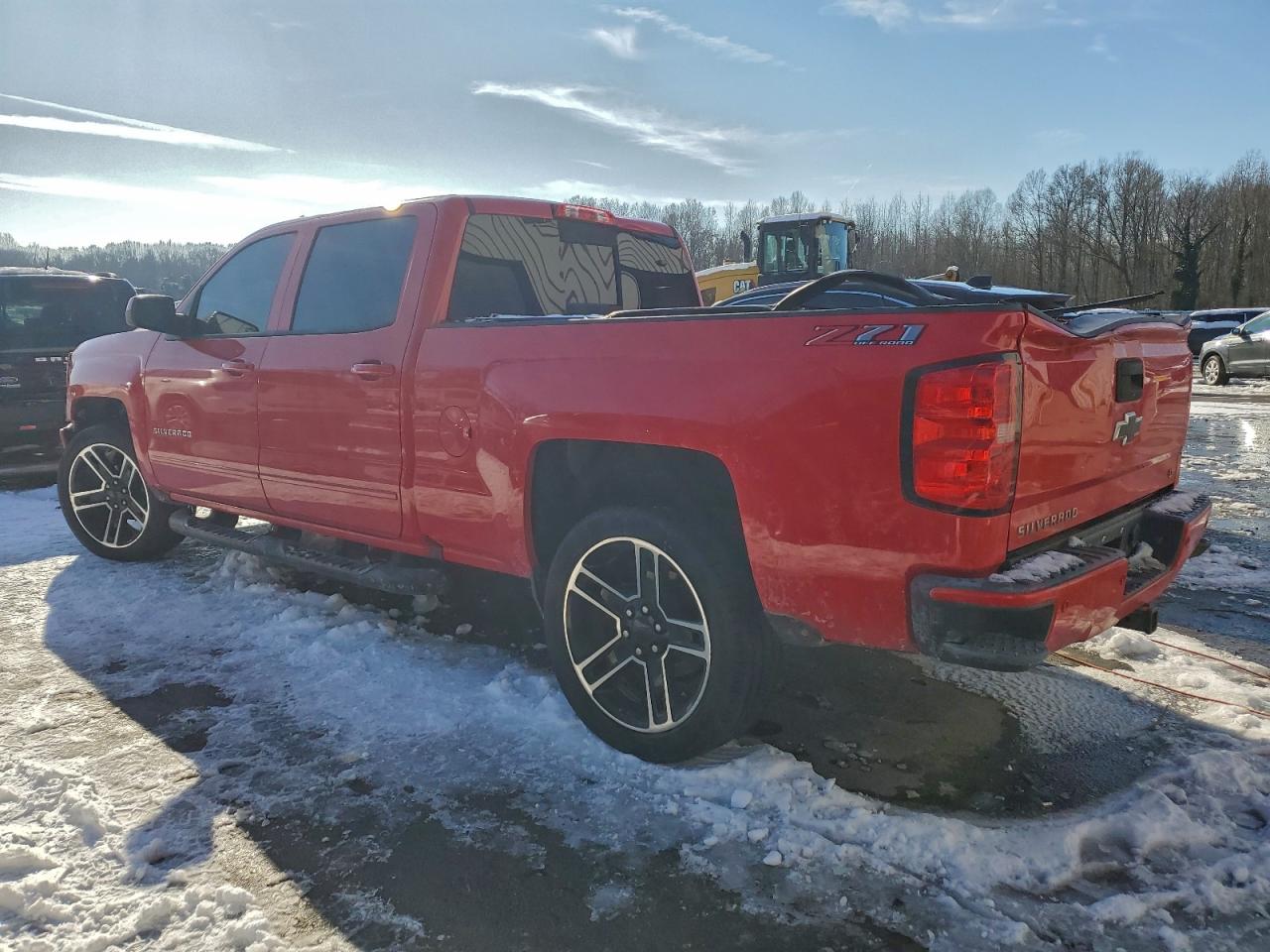 2018 CHEVROLET SILVERADO K1500 LT photo 2