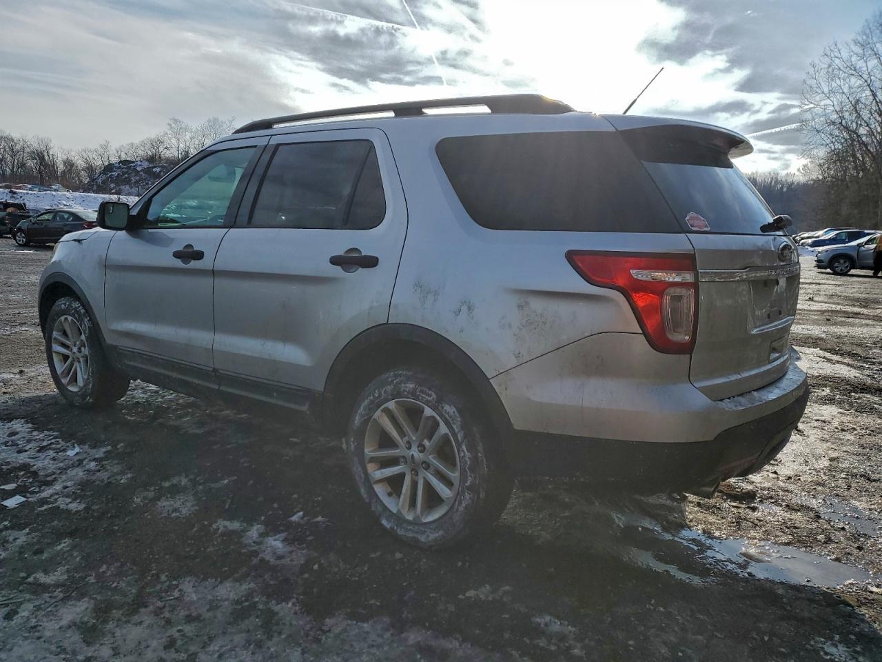2015 FORD EXPLORER photo 2