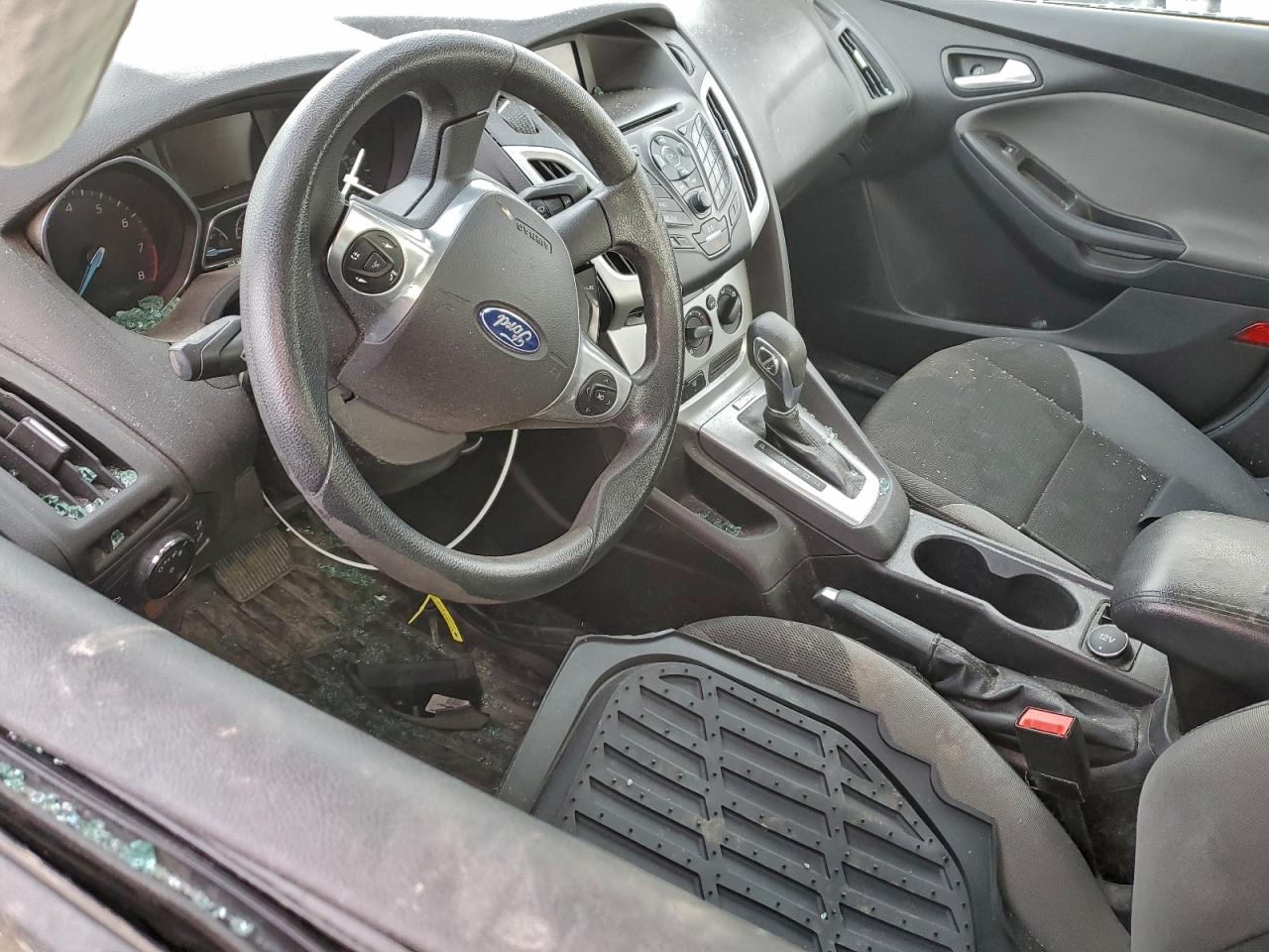 2014 FORD FOCUS SE photo 8