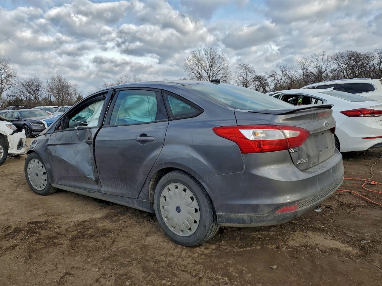 2014 FORD FOCUS SE photo 2