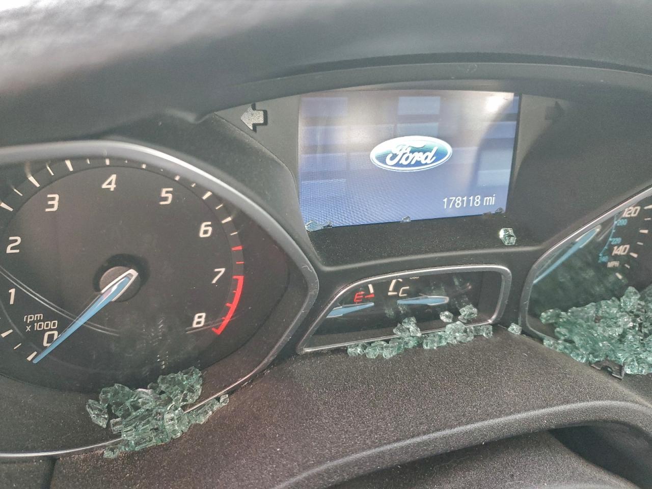 2014 FORD FOCUS SE photo 9