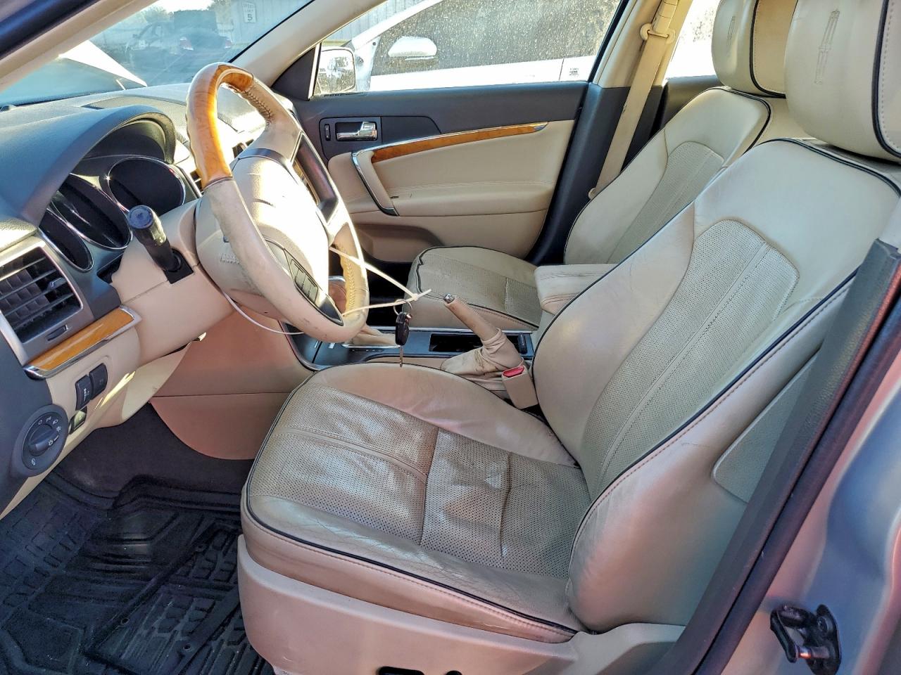 2010 LINCOLN MKZ photo 7