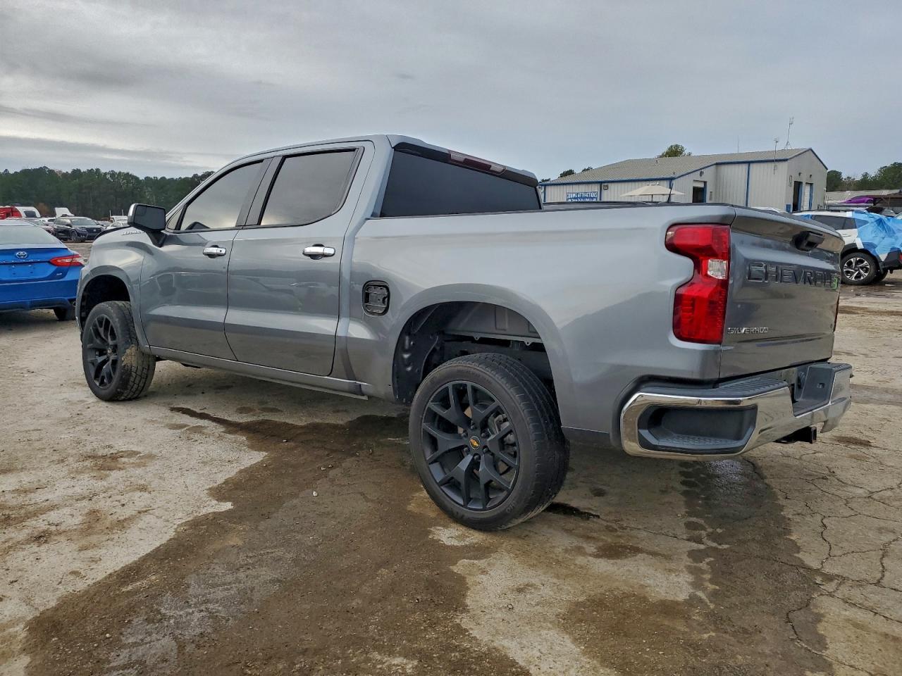 2020 CHEVROLET SILVERADO C1500 LT photo 2